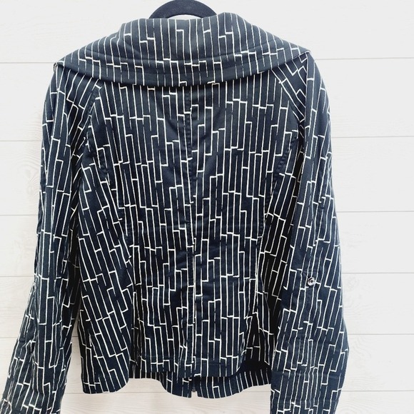 St. John Jacket - Picture 5 of 8